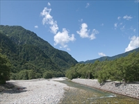 山岳の景勝を楽しむ上高地を堪能する旅